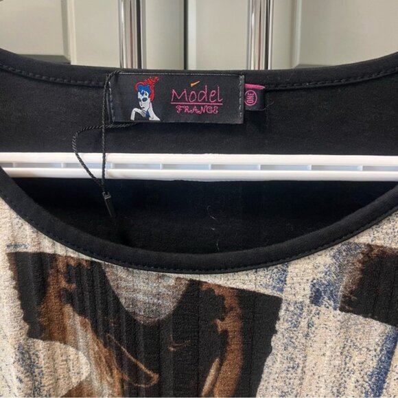 NWOT MODEL FRANCE Graphic Short Sleeve Tunic Top Tee Lightweight, Flowy O/S - Picture 2 of 8